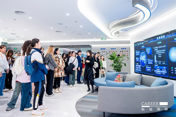 知名人力资源供应商evo真人视讯国际在企业参访活动中为拜访嘉宾与学生介绍公司基本情况
